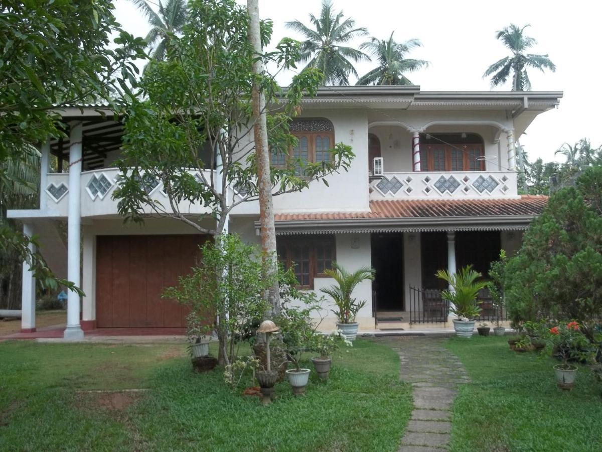 Anura Home Stay Kalutara Esterno foto