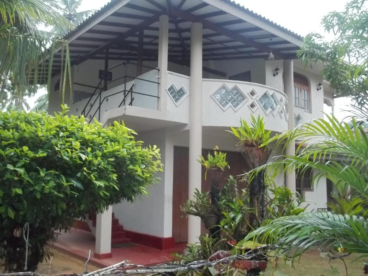 Anura Home Stay Kalutara Esterno foto