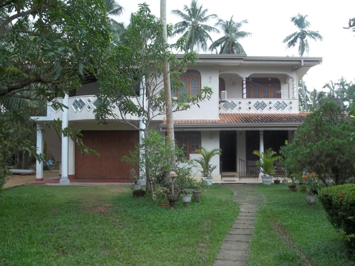 Anura Home Stay Kalutara Esterno foto
