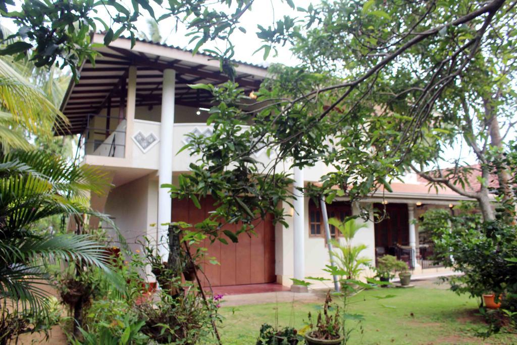 Anura Home Stay Kalutara Esterno foto
