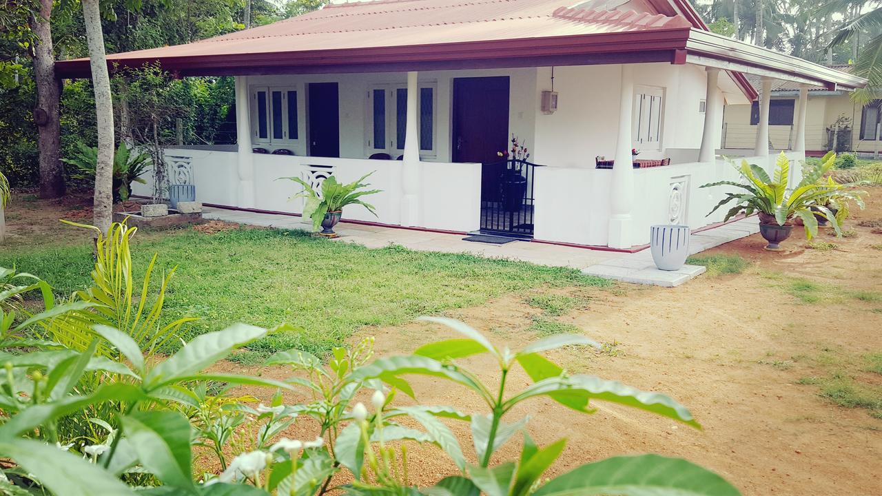 Anura Home Stay Kalutara Esterno foto