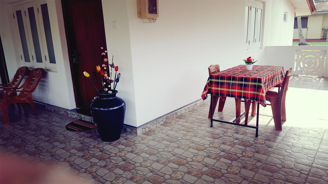 Anura Home Stay Kalutara Esterno foto