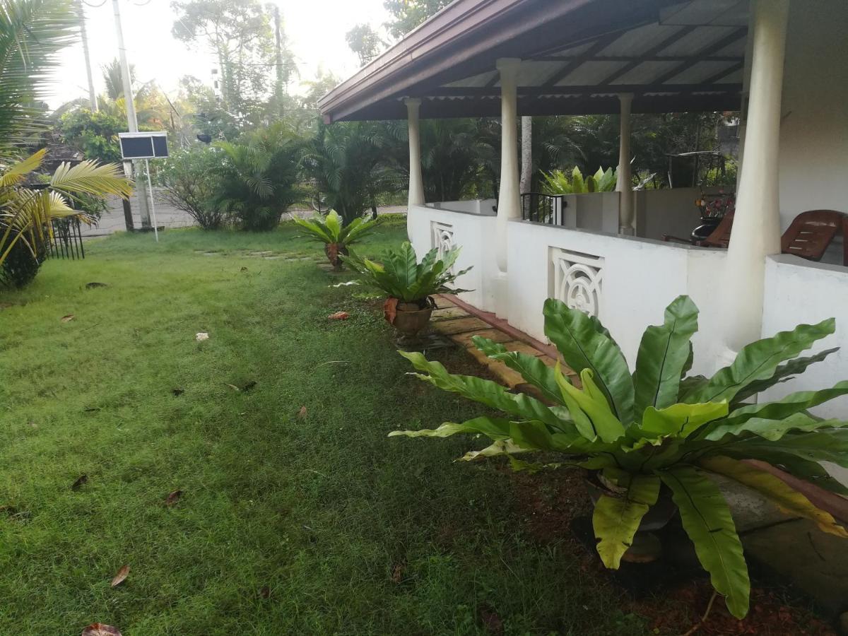 Anura Home Stay Kalutara Esterno foto